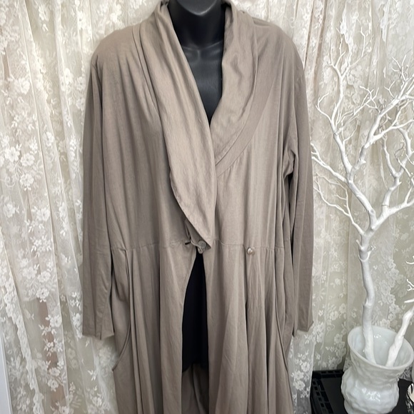 Pure Venice Designer Coat From Ottawa Boutique - Picture 3 of 11